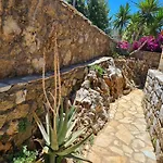 度假居 Leopolis Stone House
